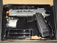 Linda Hamilton autographed G6 airsoft Beckett COA