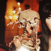 Cassandra Peterson Elvira autographed 11x14 Beckett Witness COA