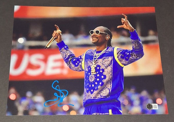 Snoop Dogg Autographed 11x14 Beckett COA